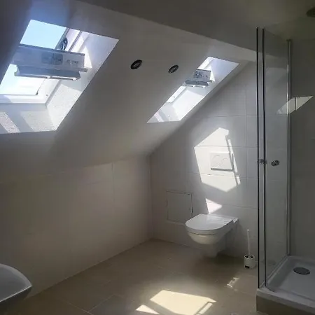 Newly Refurbishet Dachgeschoss Flat For Kids And Pets Daire Kassel
