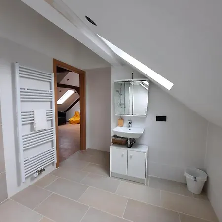 Newly Refurbishet Dachgeschoss Flat For Kids And Pets Kassel